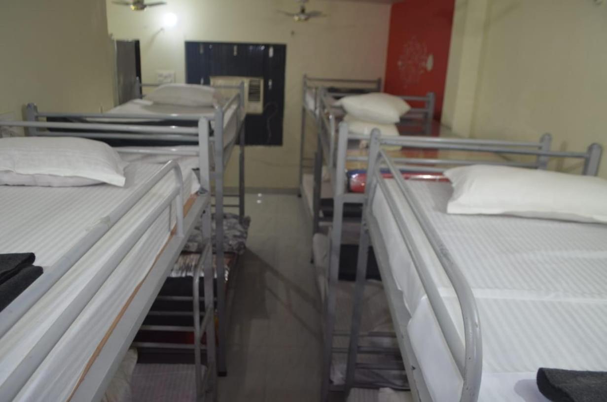 Awara Hostels & Dormitory Lucknow Dış mekan fotoğraf