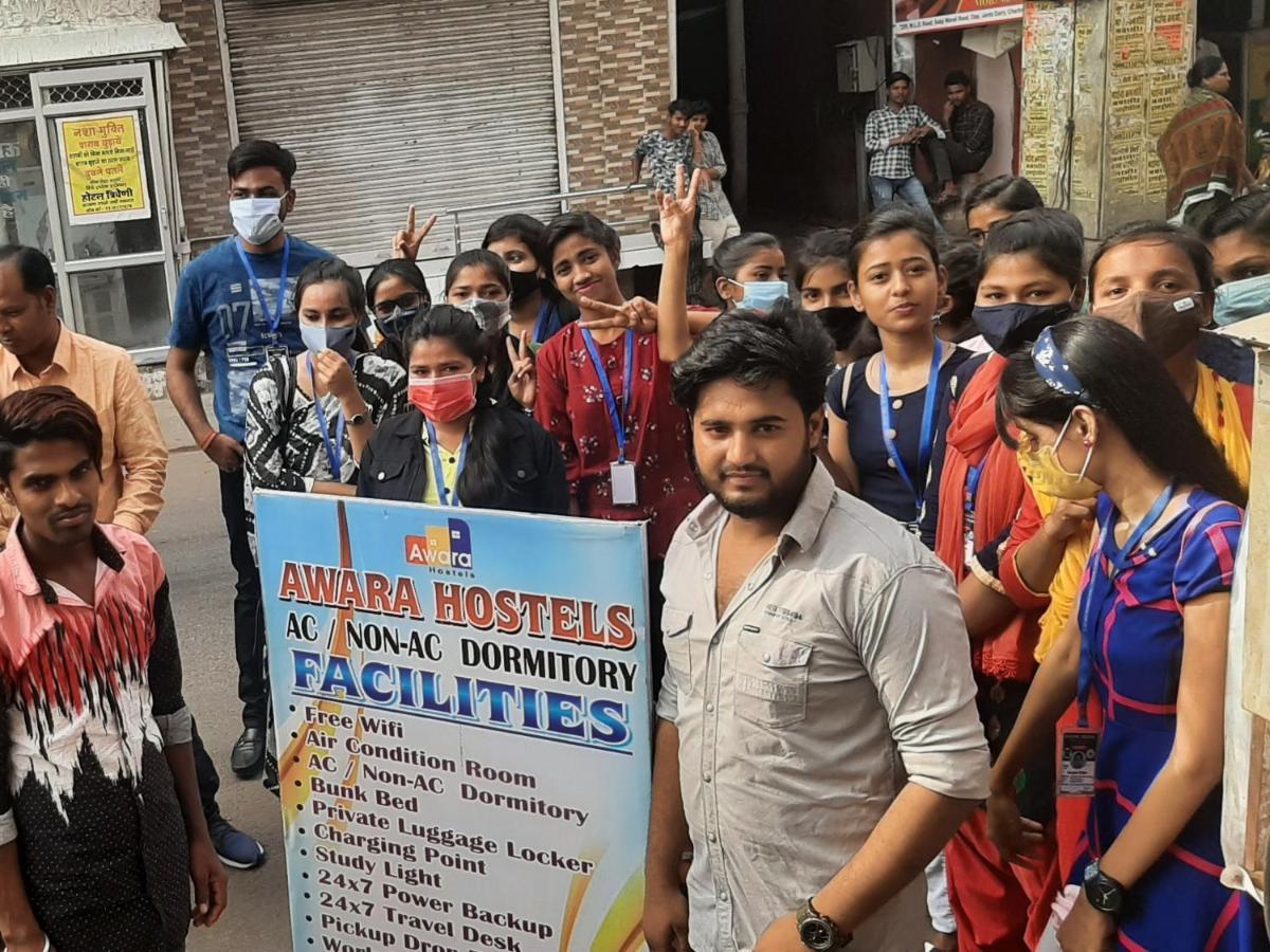 Awara Hostels & Dormitory Lucknow Dış mekan fotoğraf