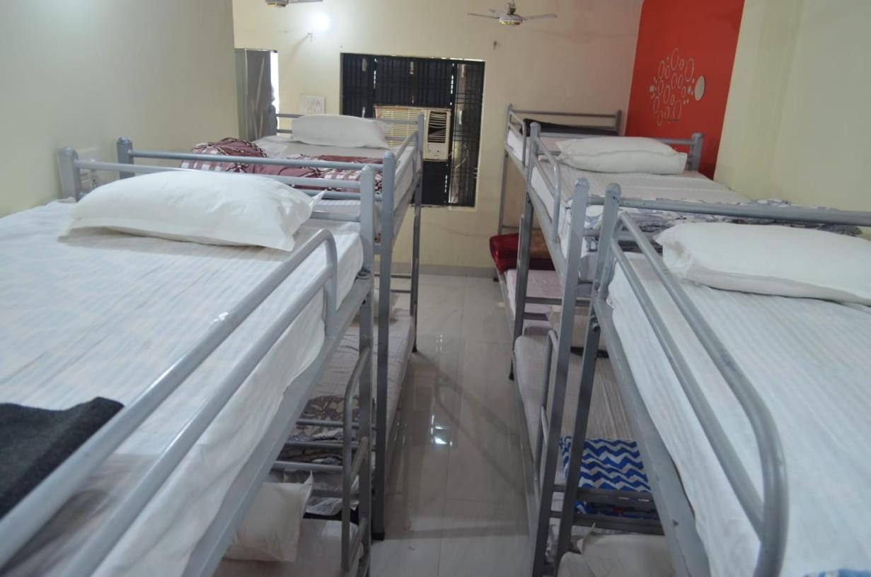 Awara Hostels & Dormitory Lucknow Dış mekan fotoğraf