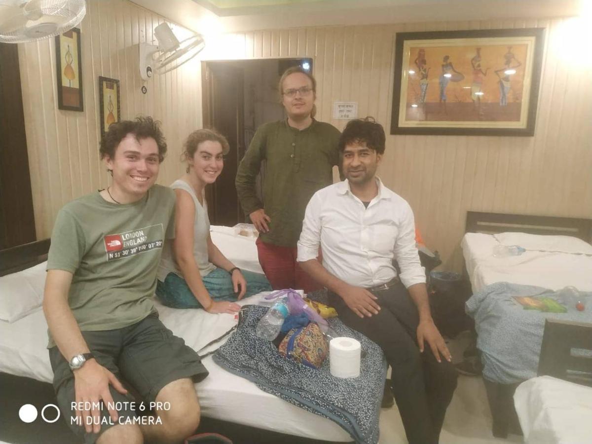 Awara Hostels & Dormitory Lucknow Dış mekan fotoğraf