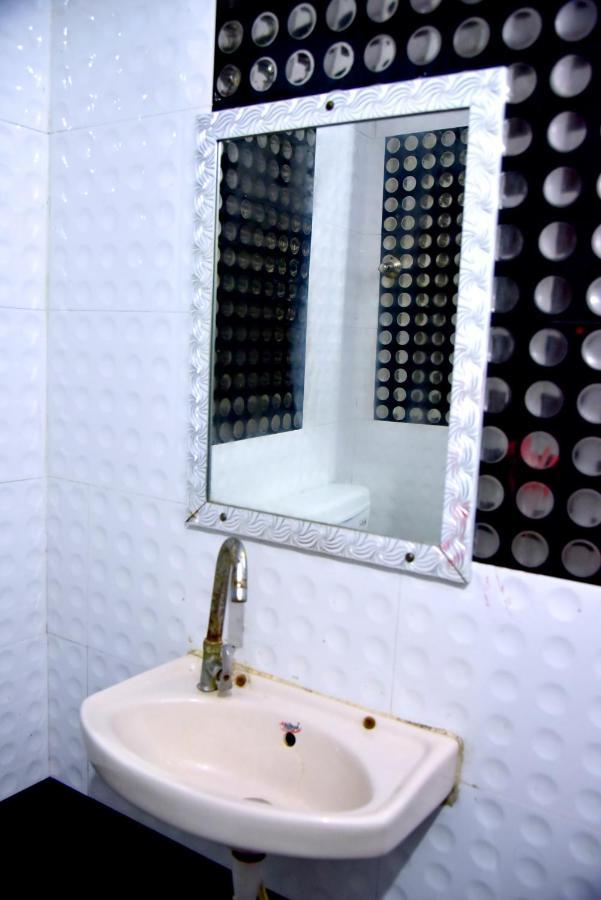 Awara Hostels & Dormitory Lucknow Dış mekan fotoğraf