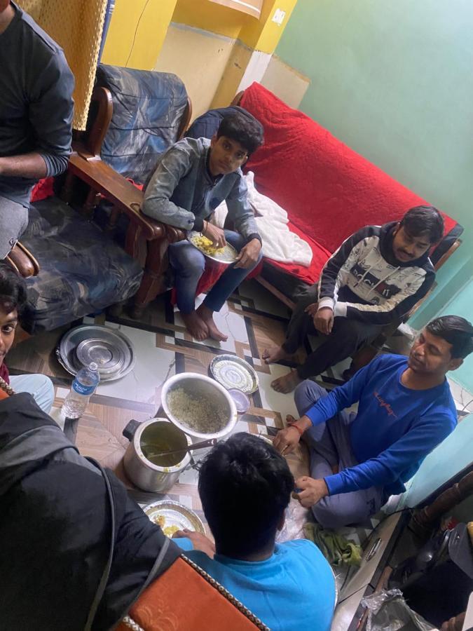Awara Hostels & Dormitory Lucknow Dış mekan fotoğraf
