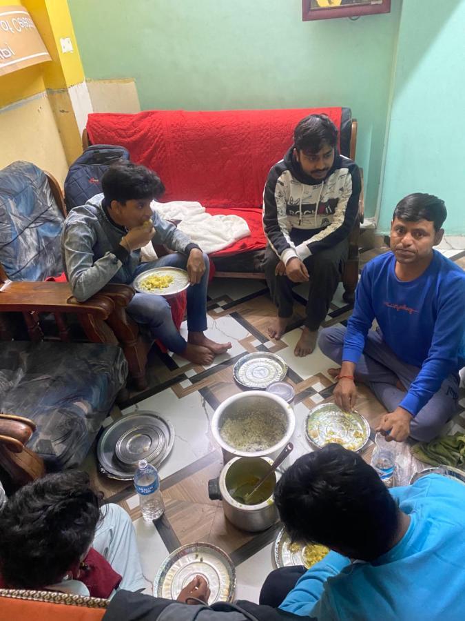 Awara Hostels & Dormitory Lucknow Dış mekan fotoğraf