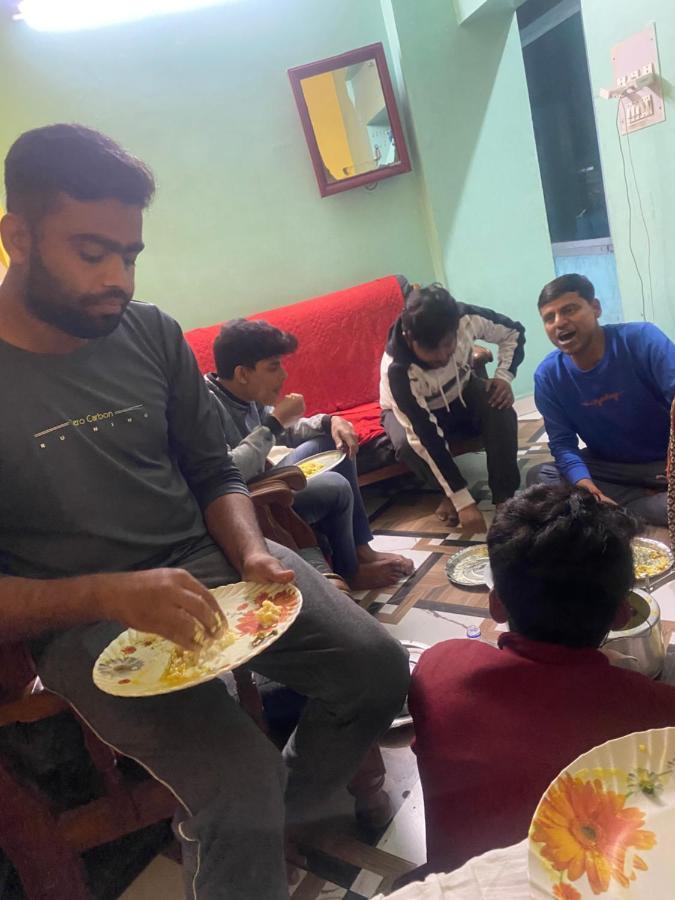 Awara Hostels & Dormitory Lucknow Dış mekan fotoğraf